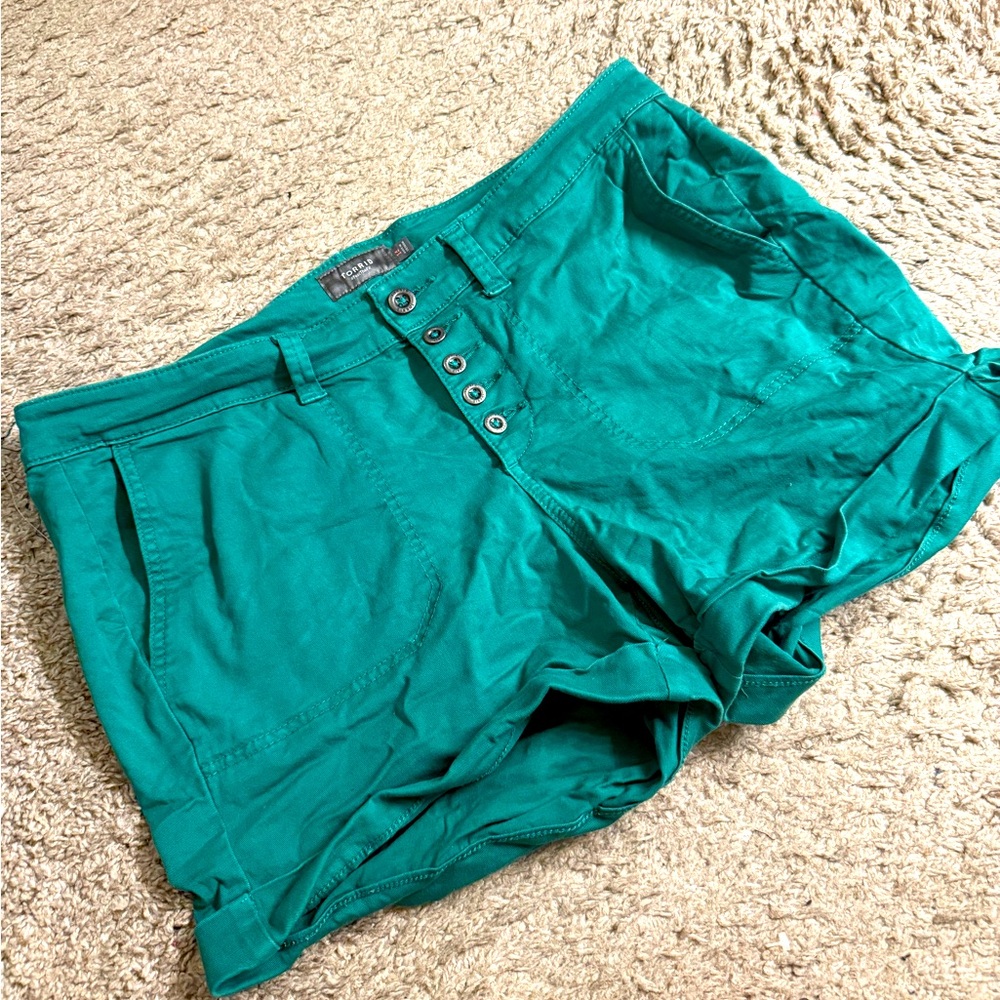 Torrid Button Fly High Rise Cuffed Hem Emerald Green Stretch Shorts - size 14